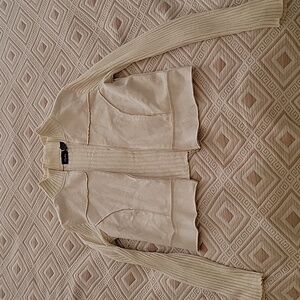 Chesley white/cream sweater. Size M.